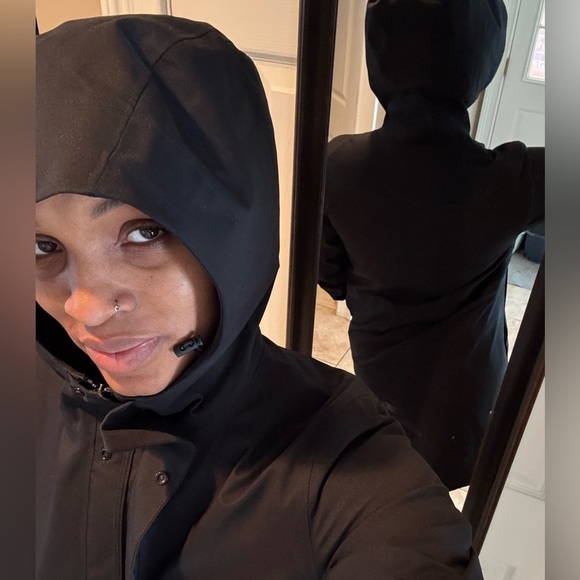 Uniqlo Lightweight Jacket - Picture 6 of 7